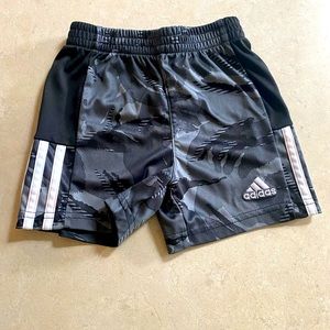 Adidas shorts 2T